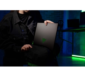 Razer | Blade 15 | Black | 15.6 " | QHD | 2560 x 1440 | Intel Core i7 | i7-13800H | 16 GB | DDR5-5200 | SSD 1000 GB | NVIDIA GeForce RTX 4060 | GDDR6 | 8 GB | Windows 11 Home | 802.11az | Keyboard language English | Keyboard backlit | Warranty 24 month(s)